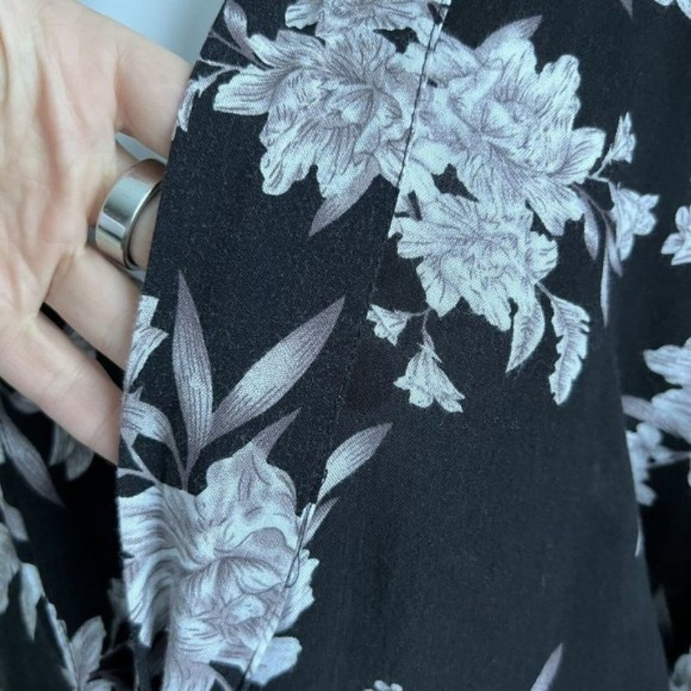 Spiritual Gangster Women's Robe One Size Black White Floral Kimono Pockets - Picture 7 of 10